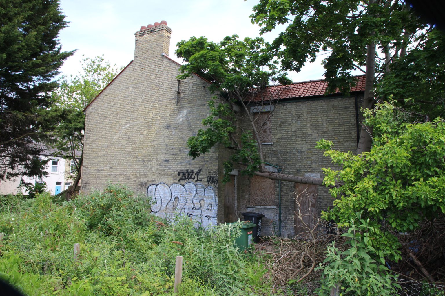 Derelict land alongside Perne Road