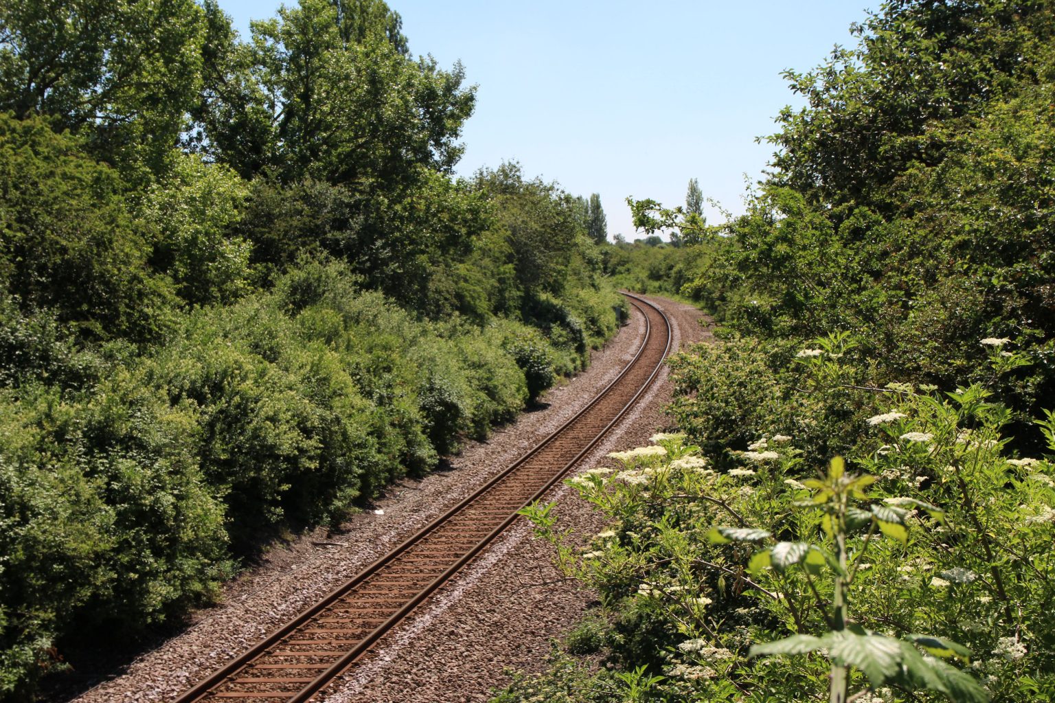 Railway line looking southeast from Tins Path footbridge