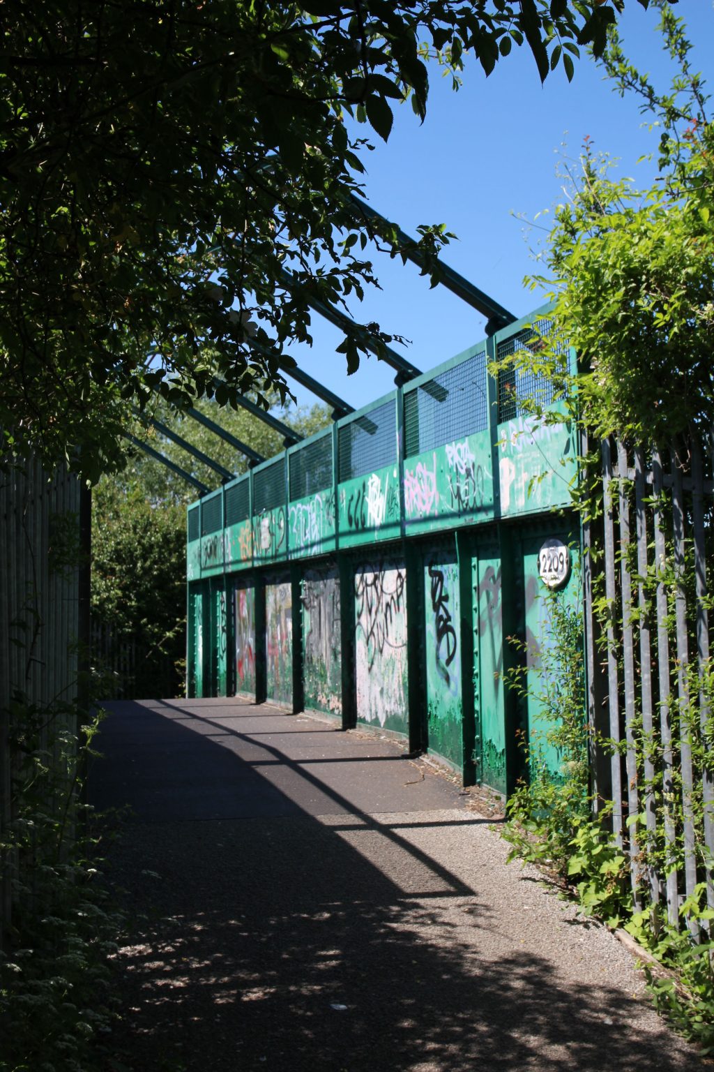 Tins Path railway footbridge