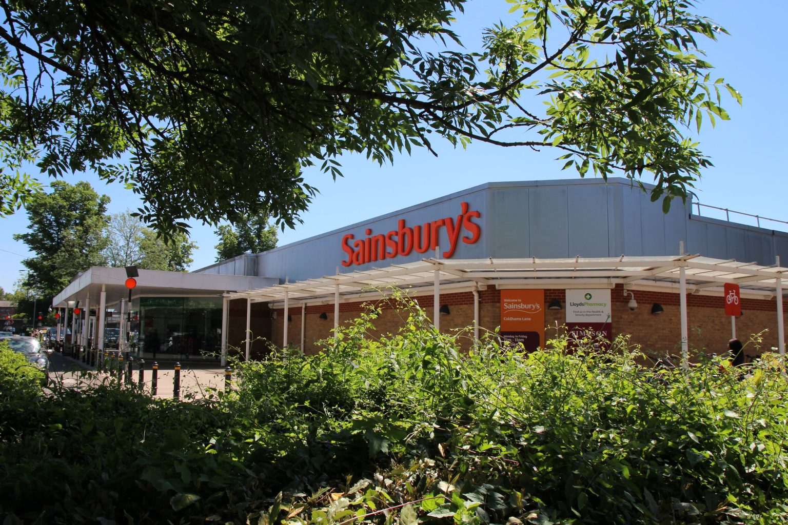 Sainsbury's entrance viewed from Brooks Road