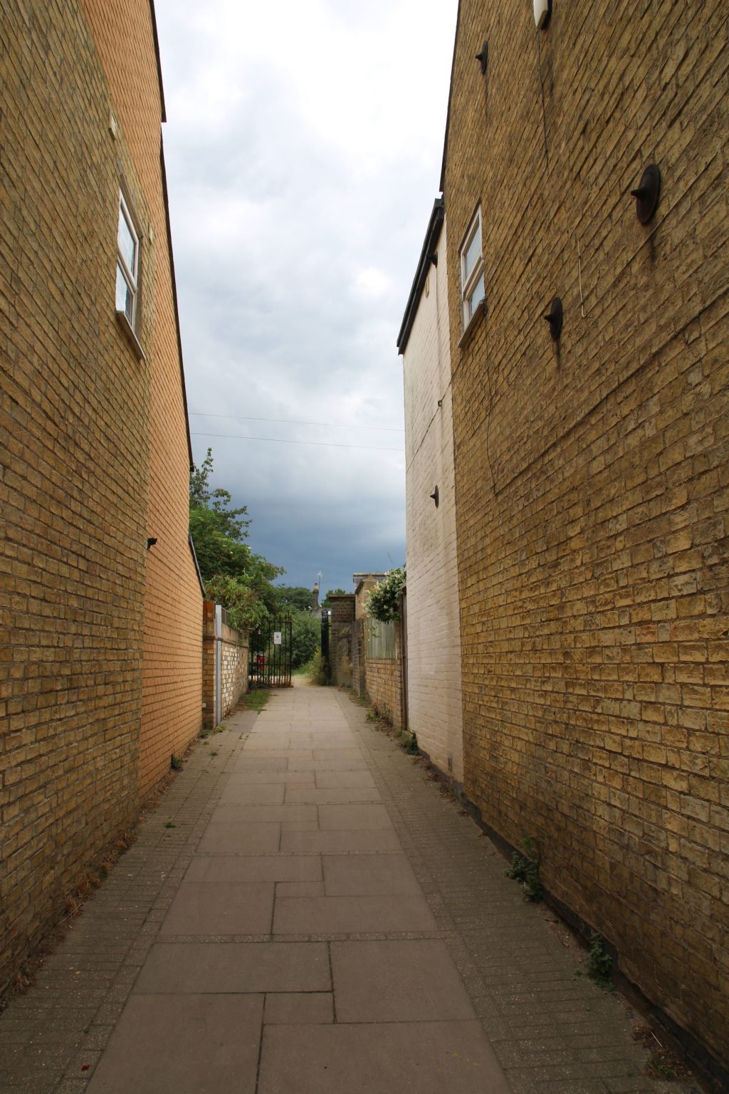 Passage from Norfolk Street to Mill Road Cemetery