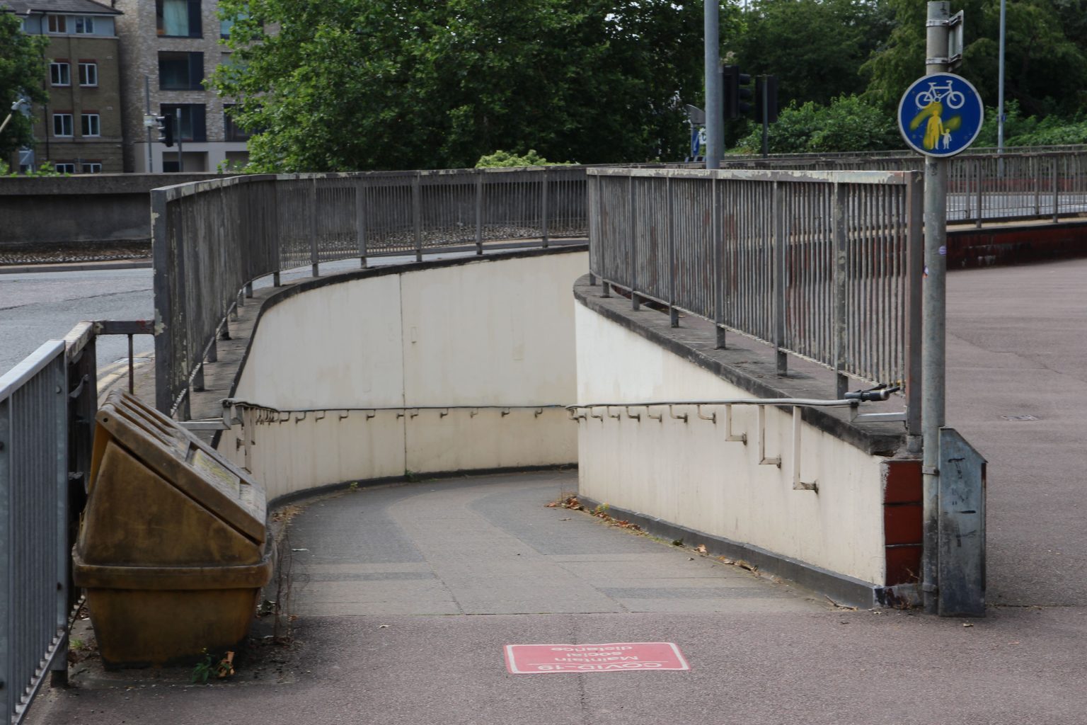 Ramp down from Elizabeth Way