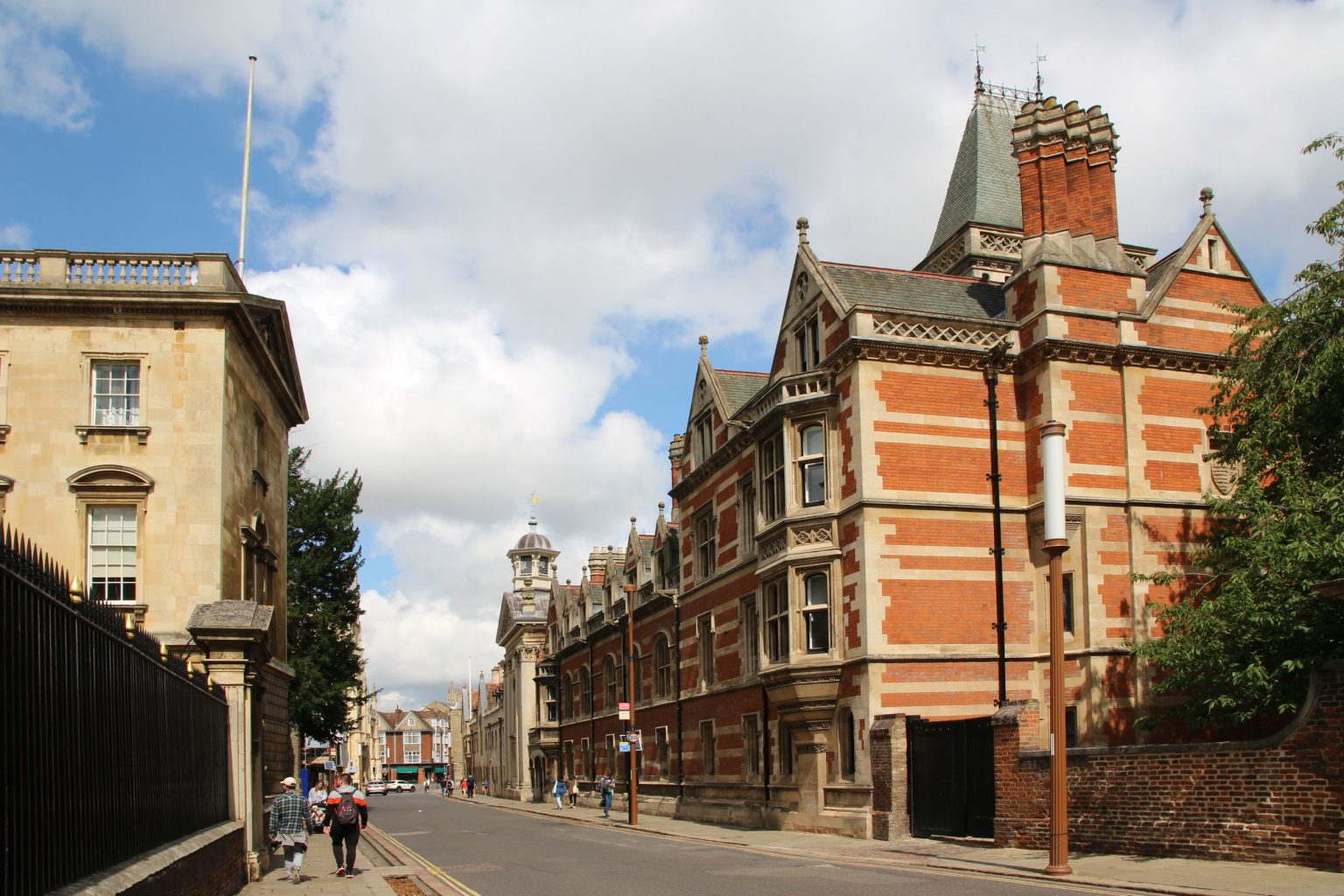 Trumpington Street approaching Mill Lane