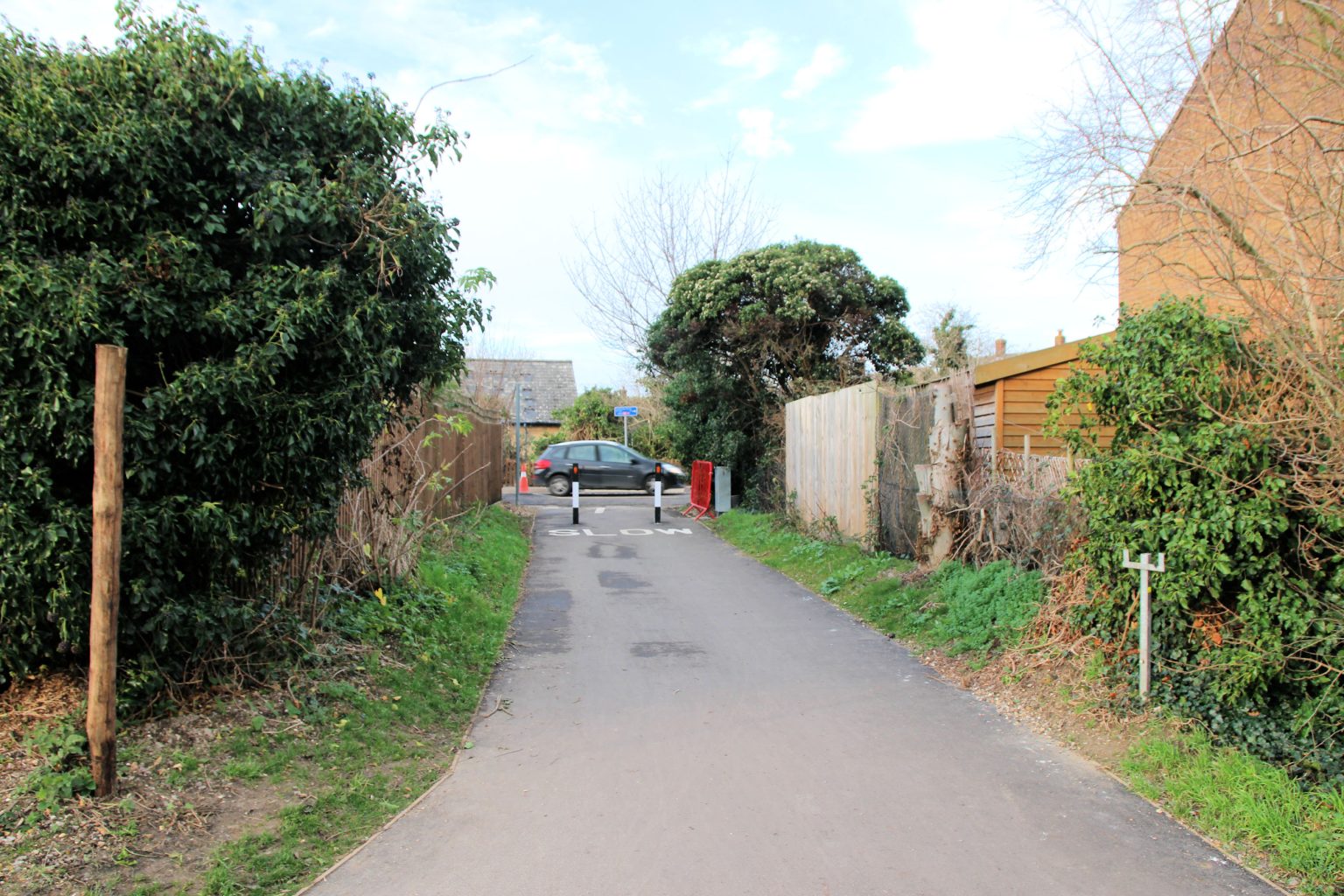 Path to Fen Road from towpath