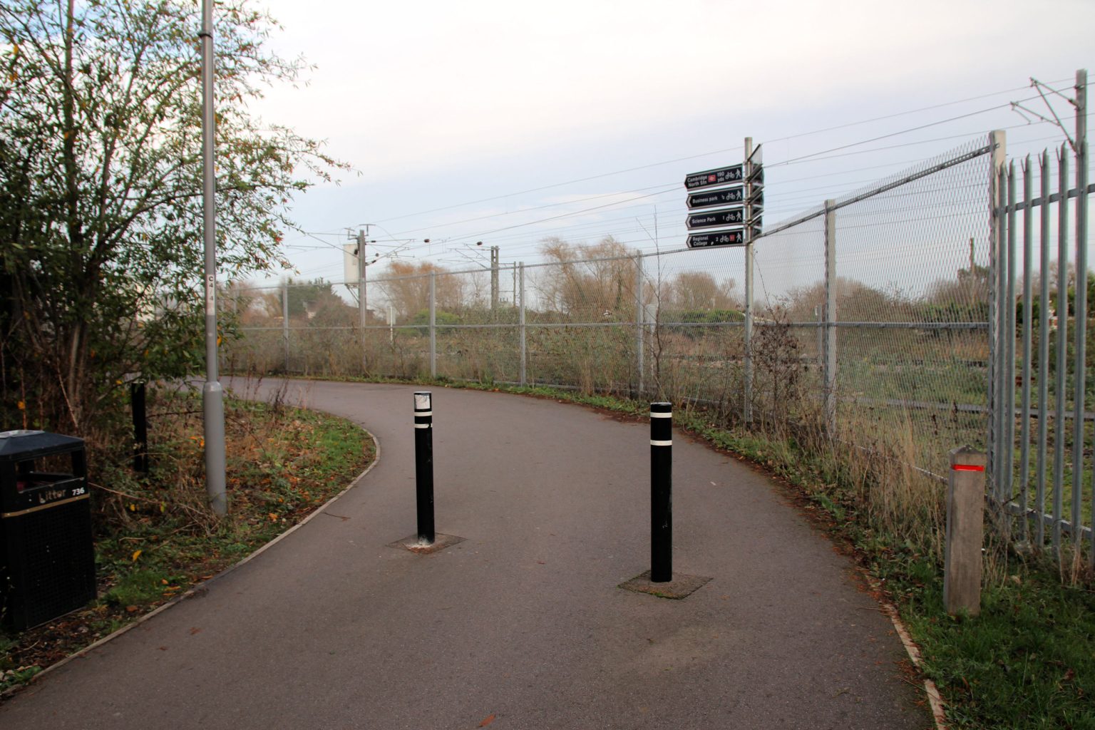 Foot/cycle path to Cambridge North Station