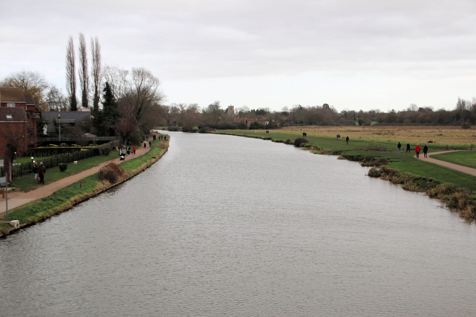River Cam looking east from foot/cycle bridge